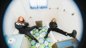 BIMBO sort “CHEWING GLASS” issu de leur premier album