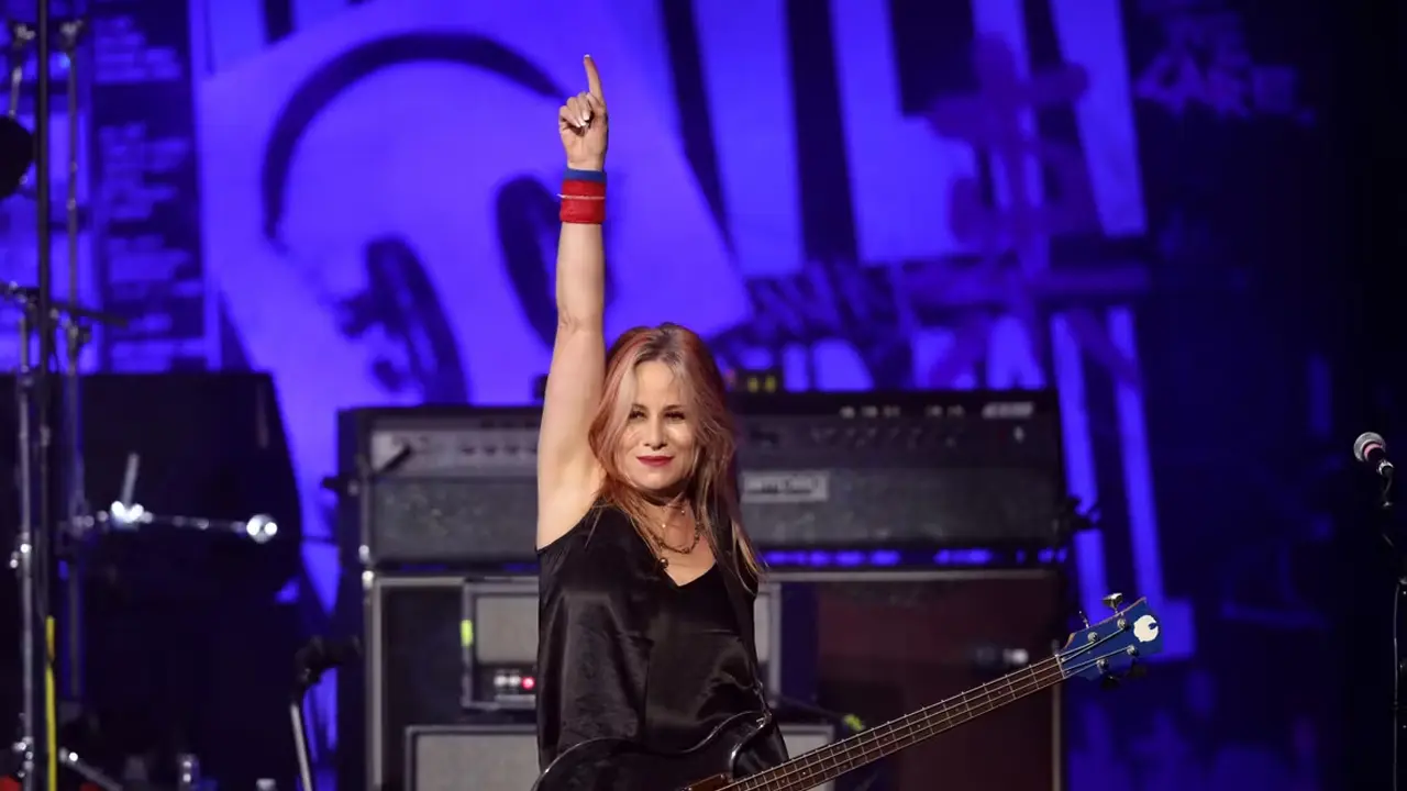 Jennifer Finch - L7